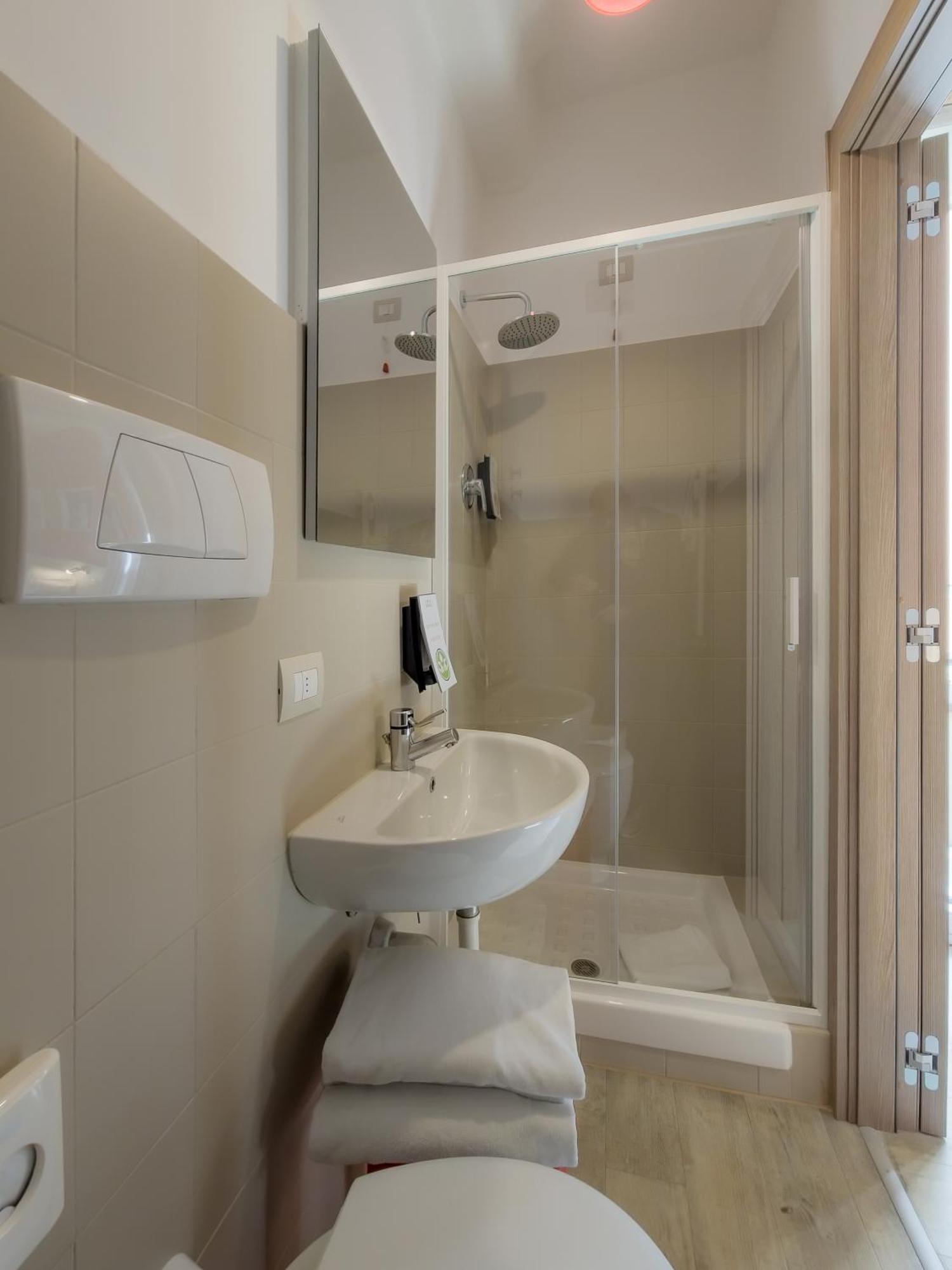Hotel Nologo Генуа Екстериор снимка