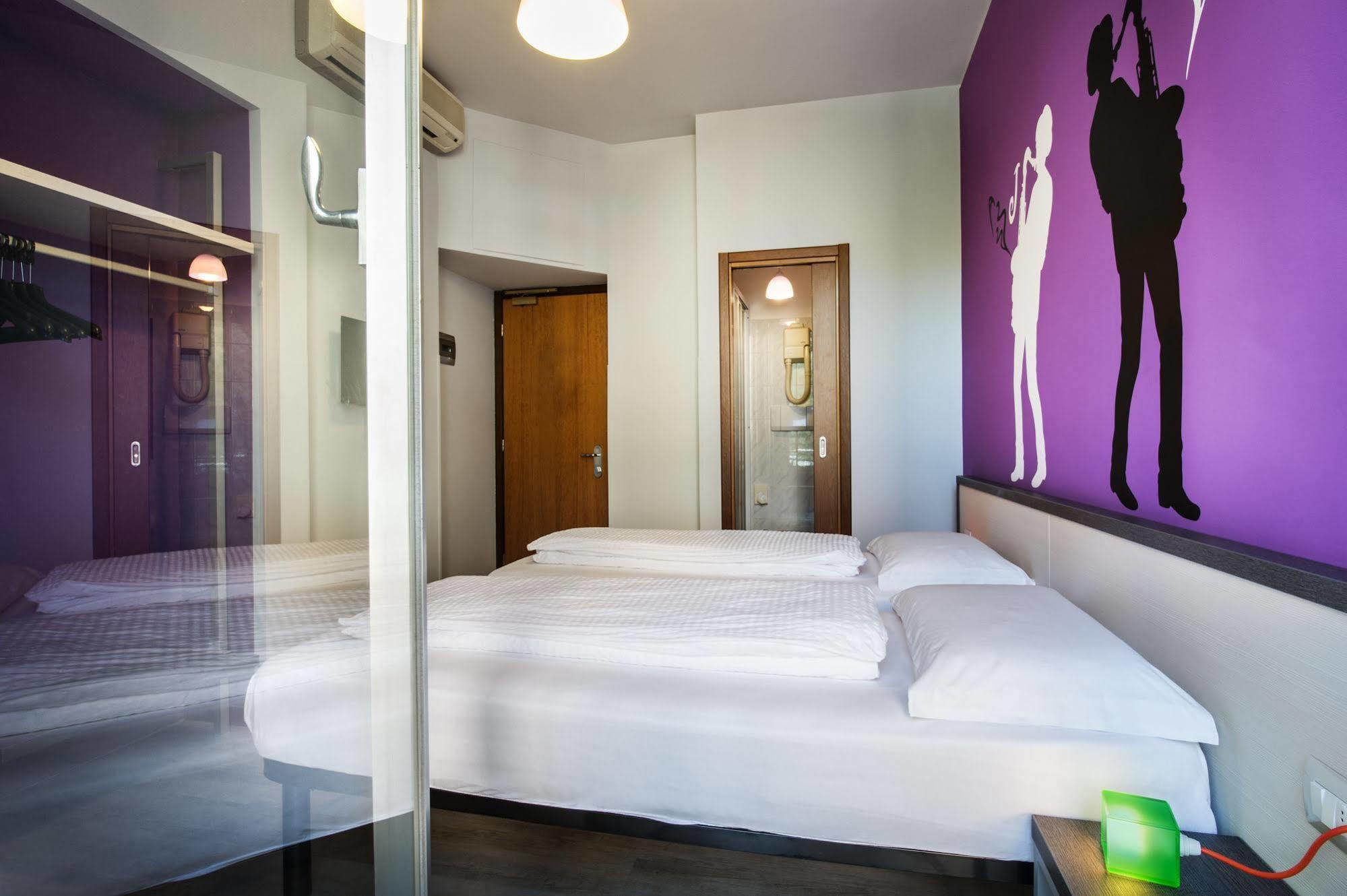 Hotel Nologo Генуа Екстериор снимка